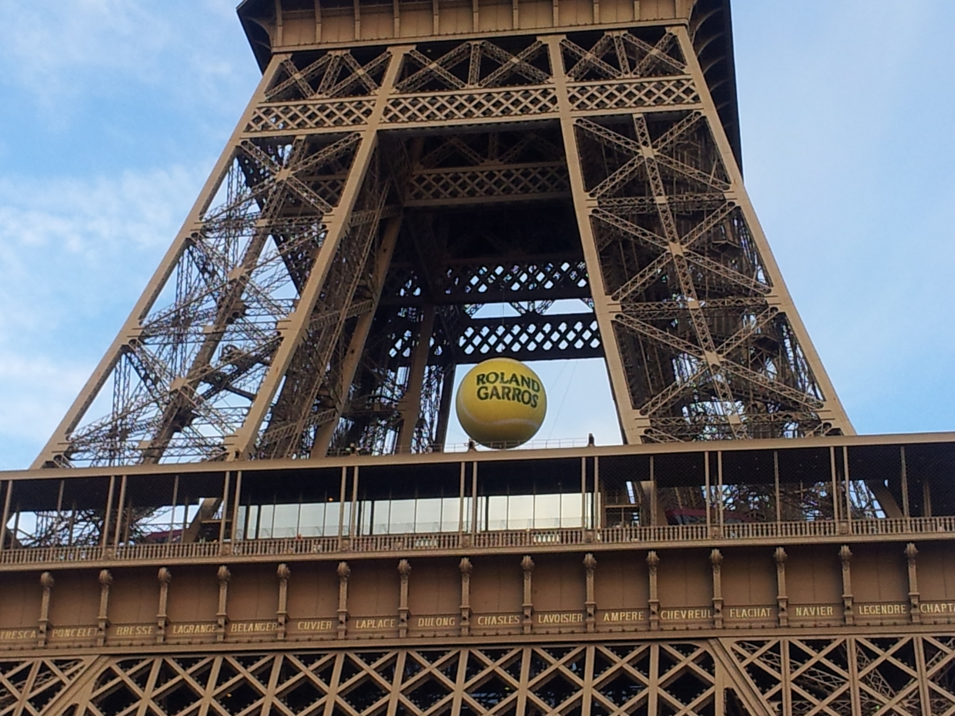 Reklama na turnaj je i přímo na Eiffelově věži